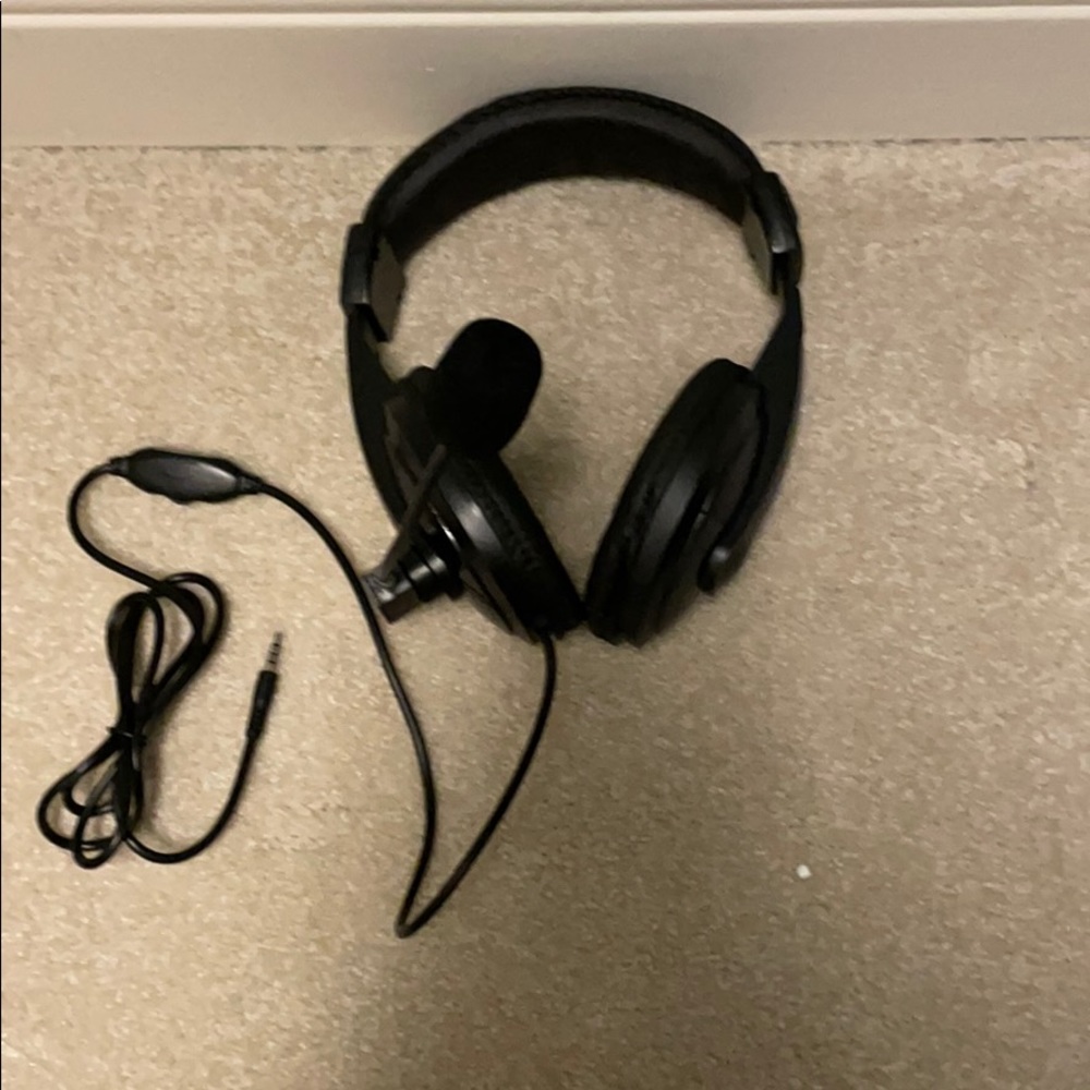 (CUSTOMIZABLE) Black Gamer headset w/ adjusting 🎤